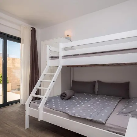 Emma Pag Apartmán