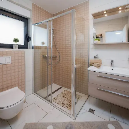 Emma Pag Apartmán *